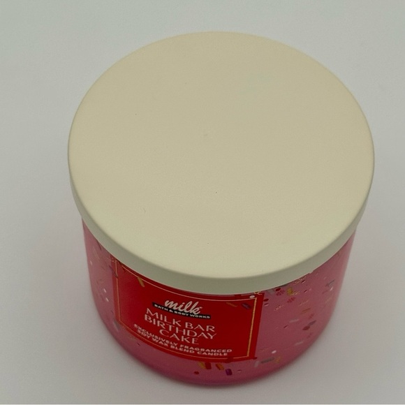 Bath & Body Works Milk Bar Birthday Cake Candle 3 Wick Candle NWT - Picture 5 of 8